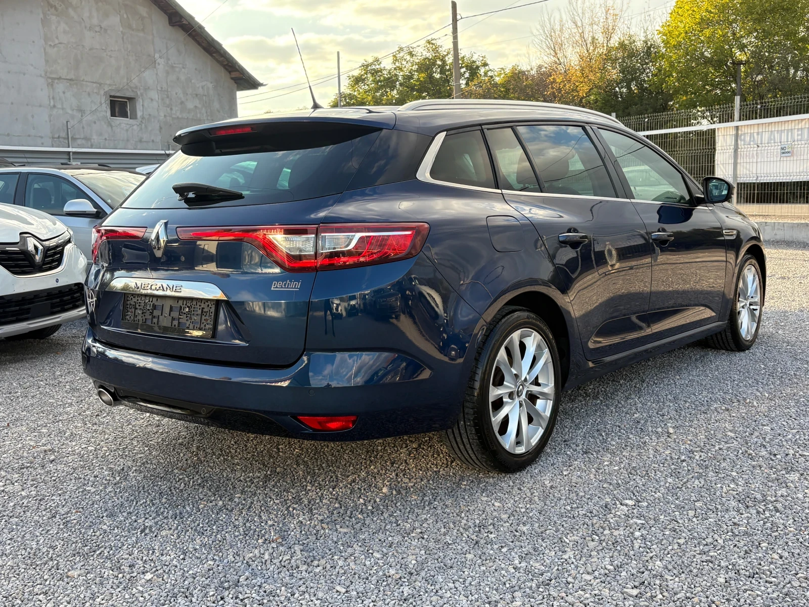 Renault Megane 1 5DCi-160000км-Голяма Навигация-Кожен салон - изображение 6