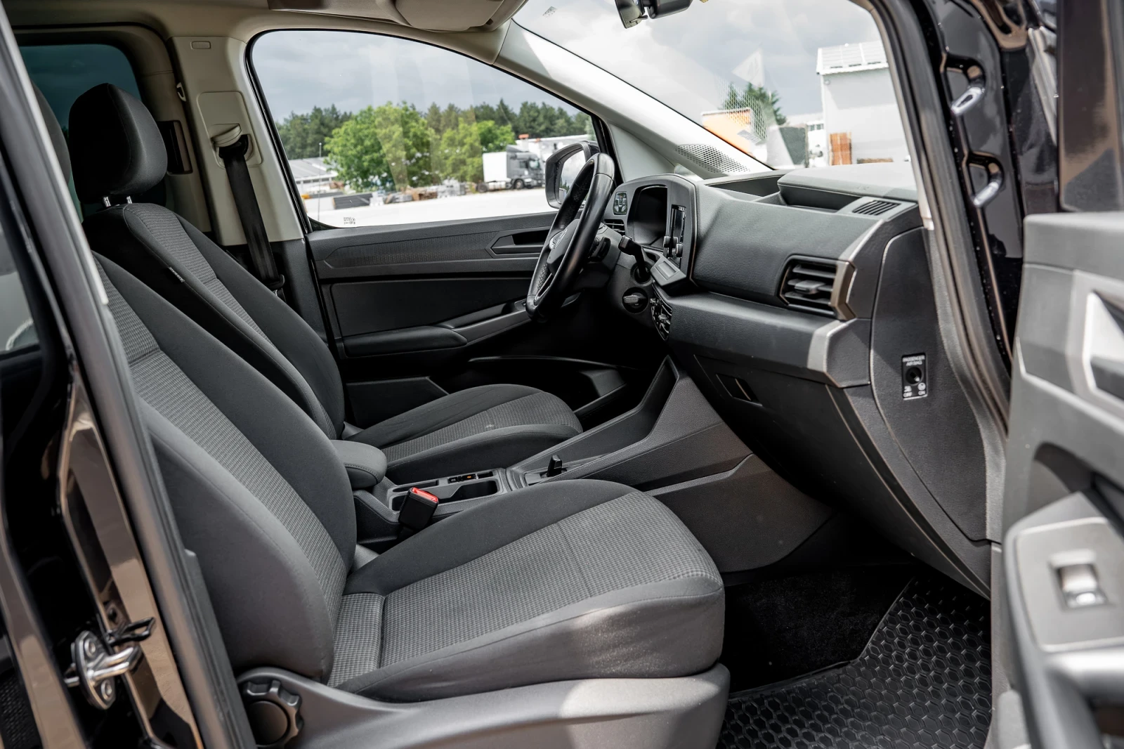 VW Caddy Закупен от магазина пълна сервизна история топ, снимка 12 - Автомобили и джипове - 54768344