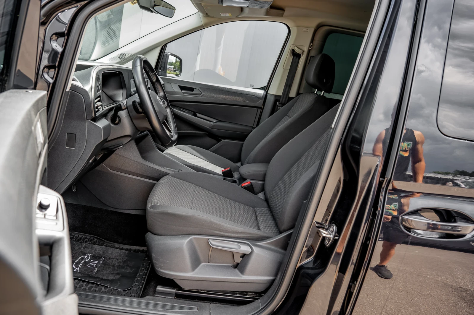 VW Caddy Закупен от магазина пълна сервизна история топ, снимка 11 - Автомобили и джипове - 54768344
