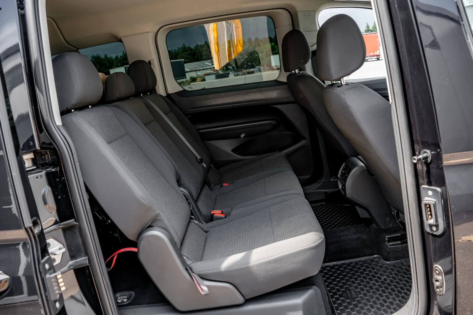 VW Caddy Закупен от магазина пълна сервизна история топ, снимка 14 - Автомобили и джипове - 54768344