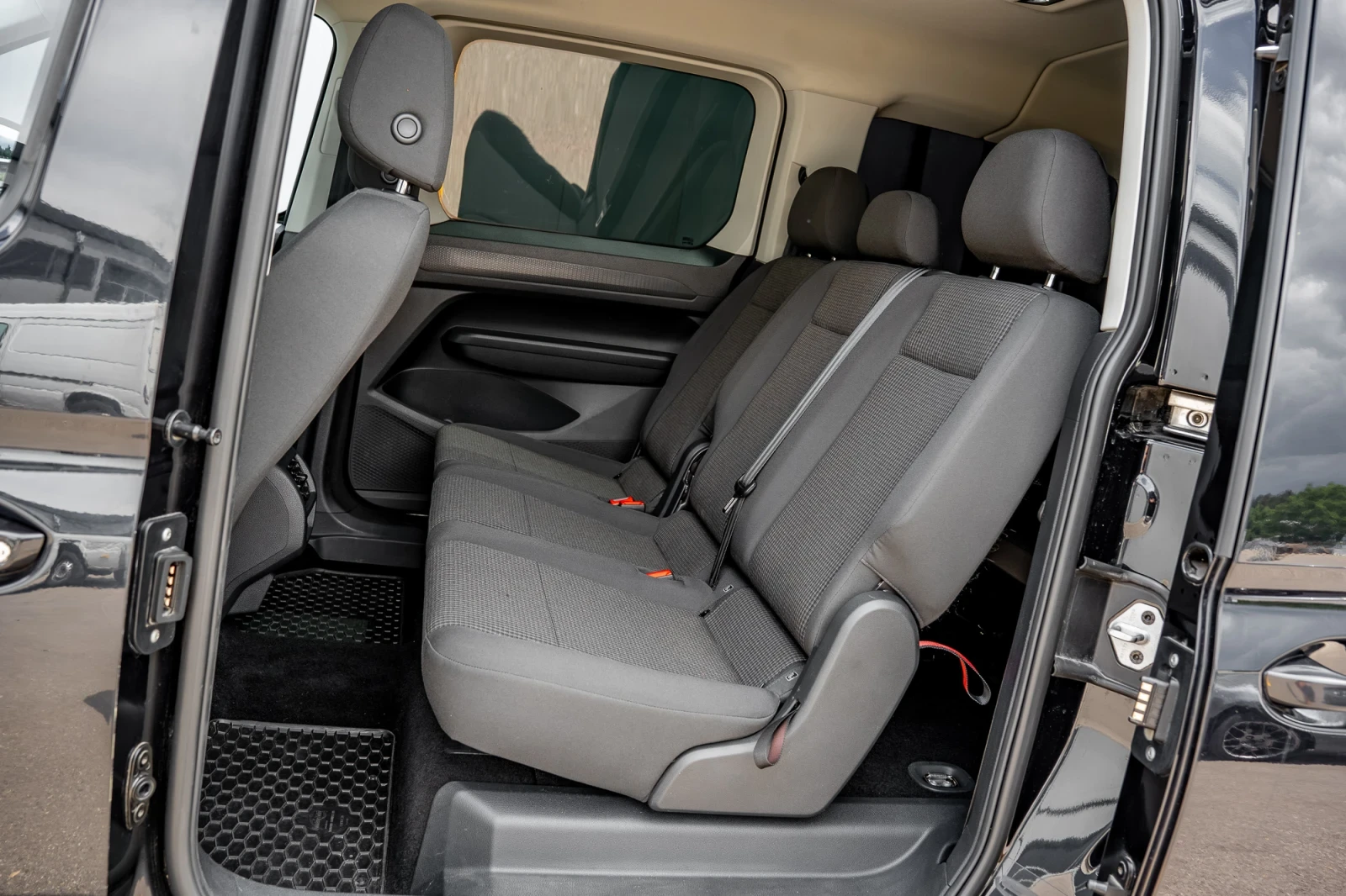 VW Caddy Закупен от магазина пълна сервизна история топ, снимка 13 - Автомобили и джипове - 54768344