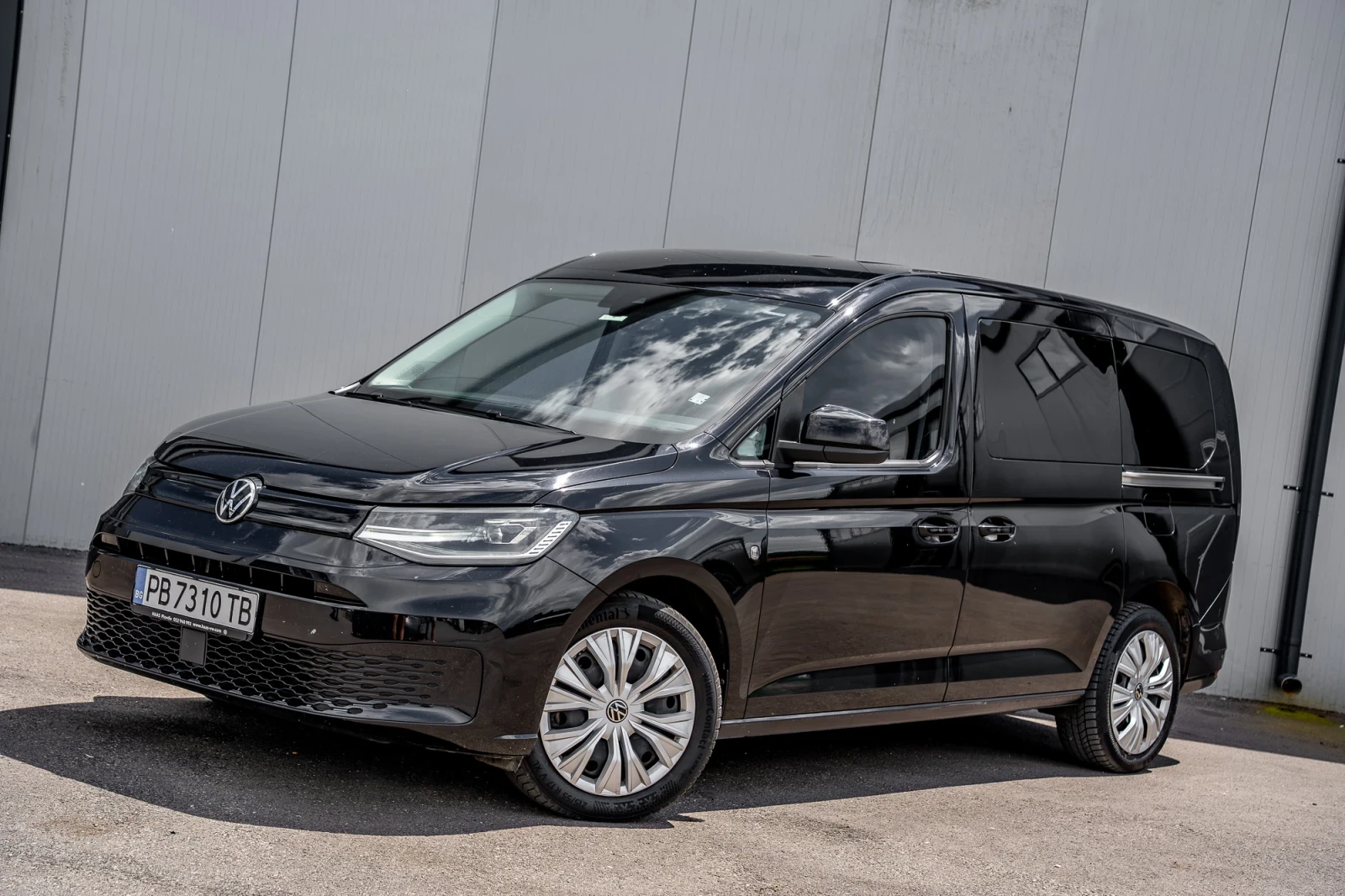 VW Caddy Закупен от магазина пълна сервизна история топ, снимка 2 - Автомобили и джипове - 54768344