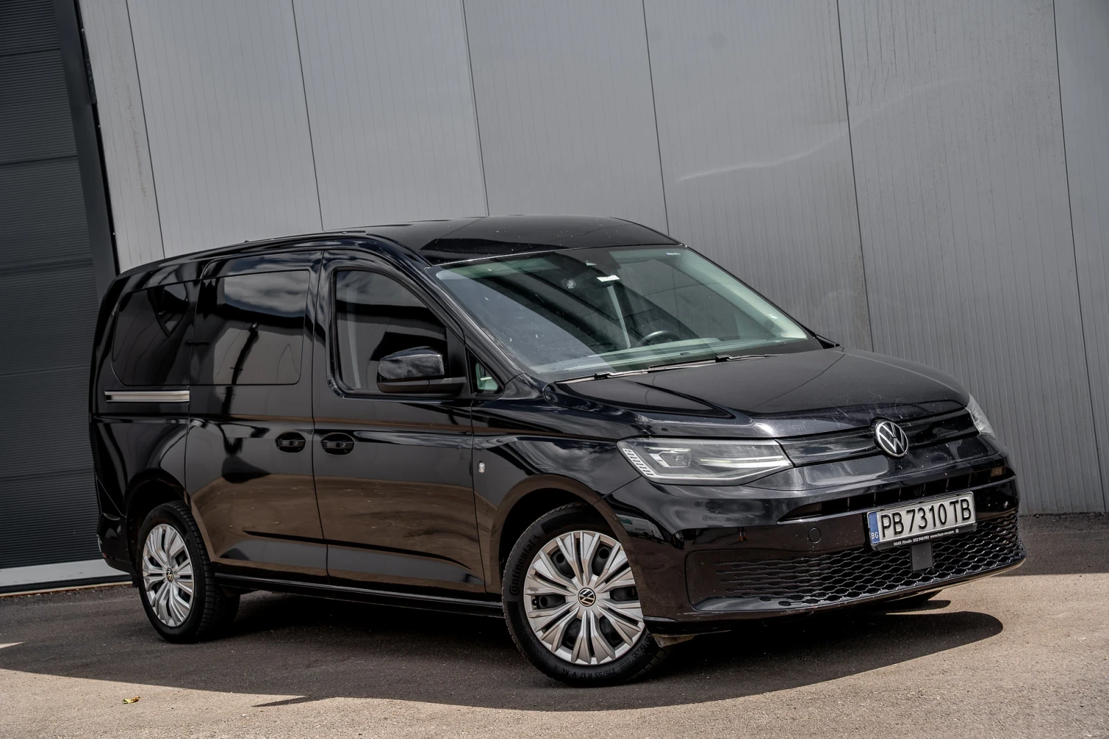 VW Caddy Закупен от магазина пълна сервизна история топ