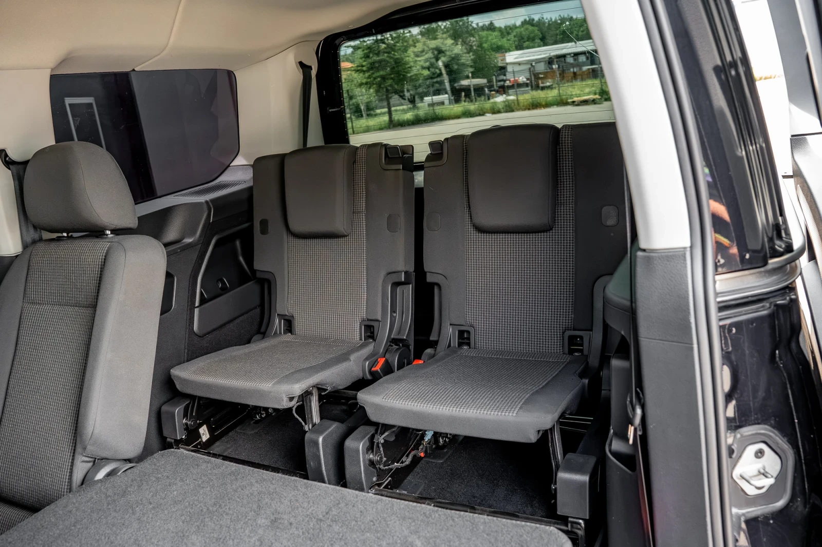 VW Caddy Закупен от магазина пълна сервизна история топ, снимка 15 - Автомобили и джипове - 54768344