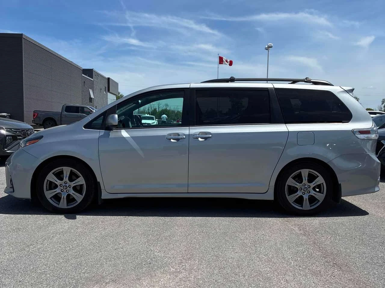 Toyota Sienna  SE/CARFAX/КЛИП/КОЖА/ФИНАНСИРАНЕ, снимка 2 - Автомобили и джипове - 54790691