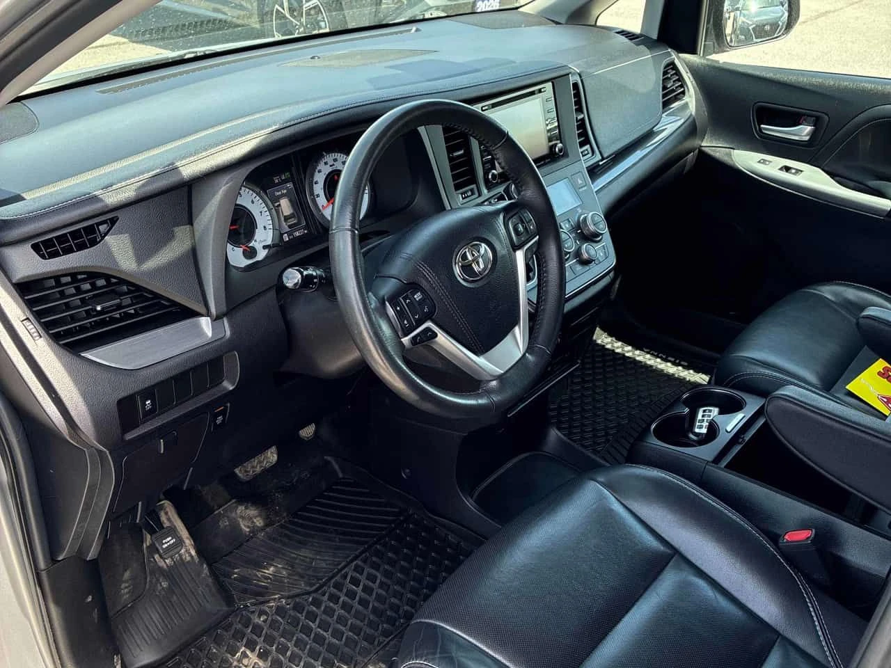 Toyota Sienna  SE/CARFAX/КЛИП/КОЖА/ФИНАНСИРАНЕ, снимка 5 - Автомобили и джипове - 54790691