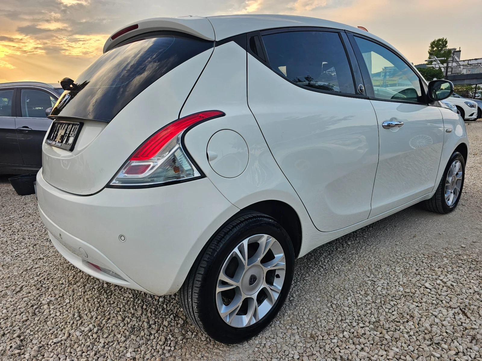 Lancia Ypsilon 1.25i, 69к.с., GPL, Facelift , снимка 4 - Автомобили и джипове - 55150101
