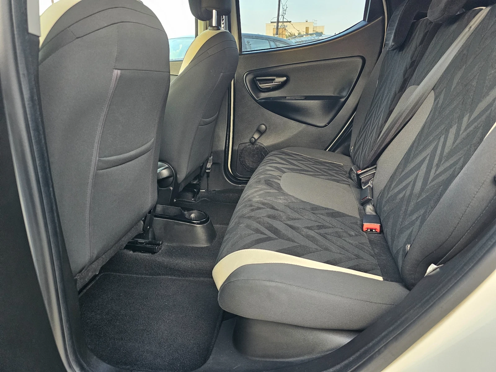 Lancia Ypsilon 1.25i, 69к.с., GPL, Facelift , снимка 10 - Автомобили и джипове - 55150101