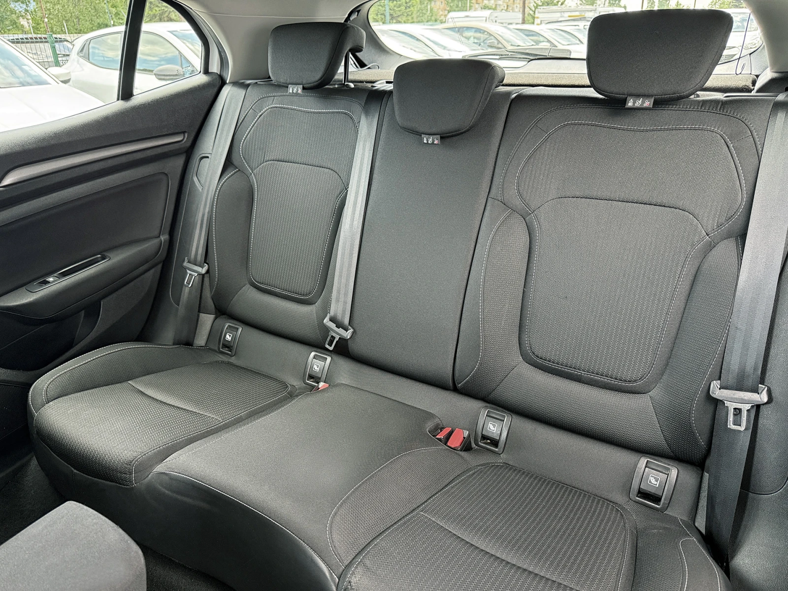 Renault Megane 1.3 TCE 140hp, снимка 11 - Автомобили и джипове - 55542125
