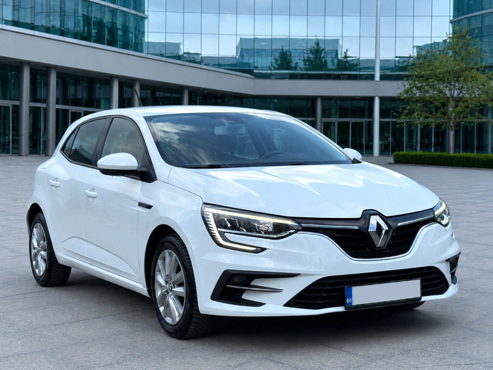 Renault Megane 1.3 TCE 140hp, снимка 3 - Автомобили и джипове - 55542125