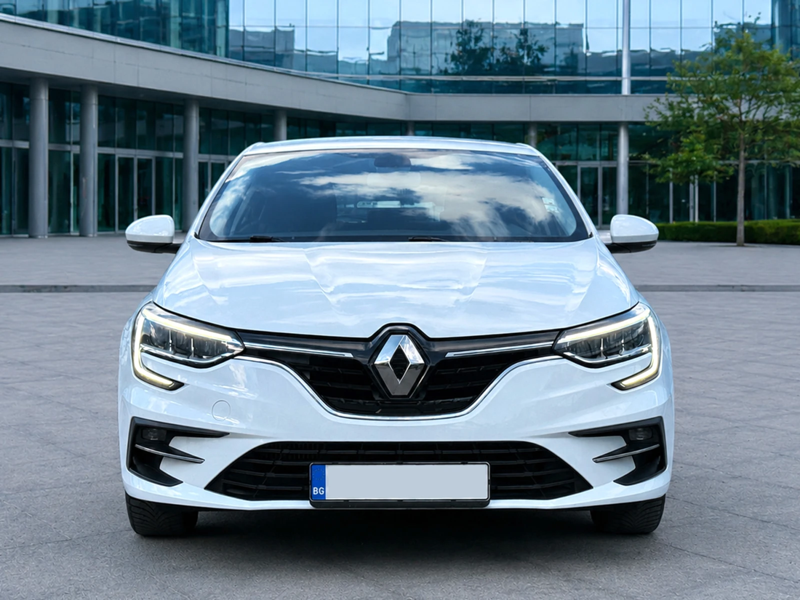 Renault Megane 1.3 TCE 140hp, снимка 2 - Автомобили и джипове - 55542125