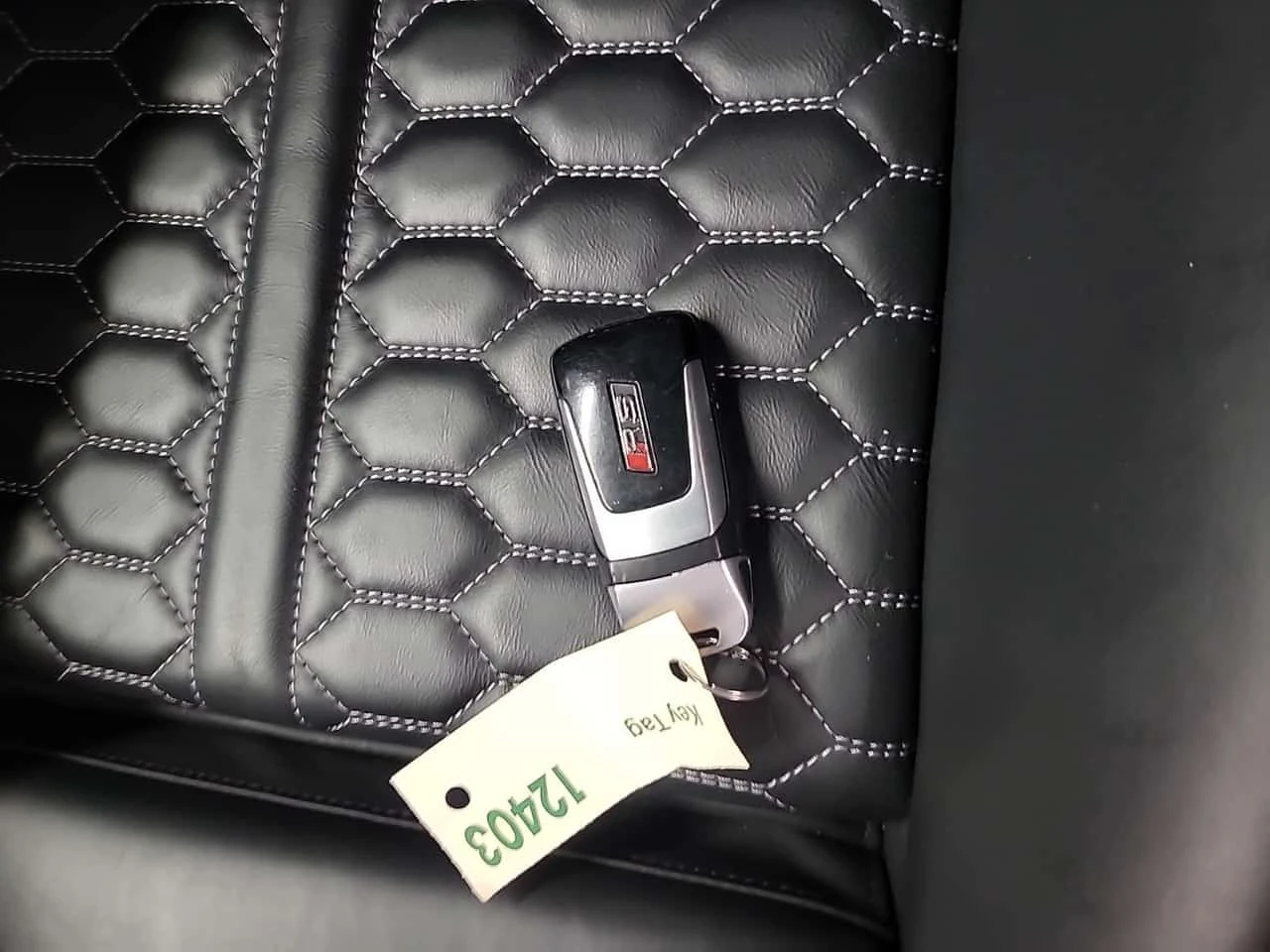 Audi Rs5 / DIAMOND SEATS / CARBON / DISTRONIC / FINANCING, снимка 9 - Автомобили и джипове - 56211561