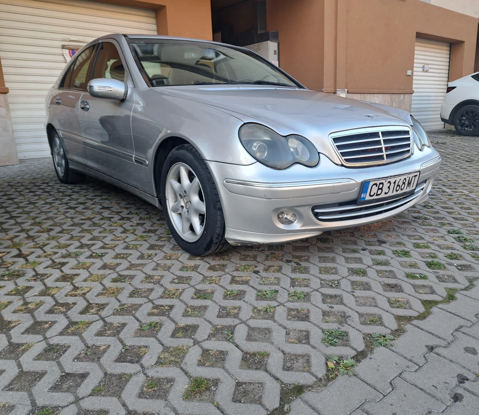 Mercedes-Benz C 220 Facelift, снимка 3 - Автомобили и джипове - 56343406