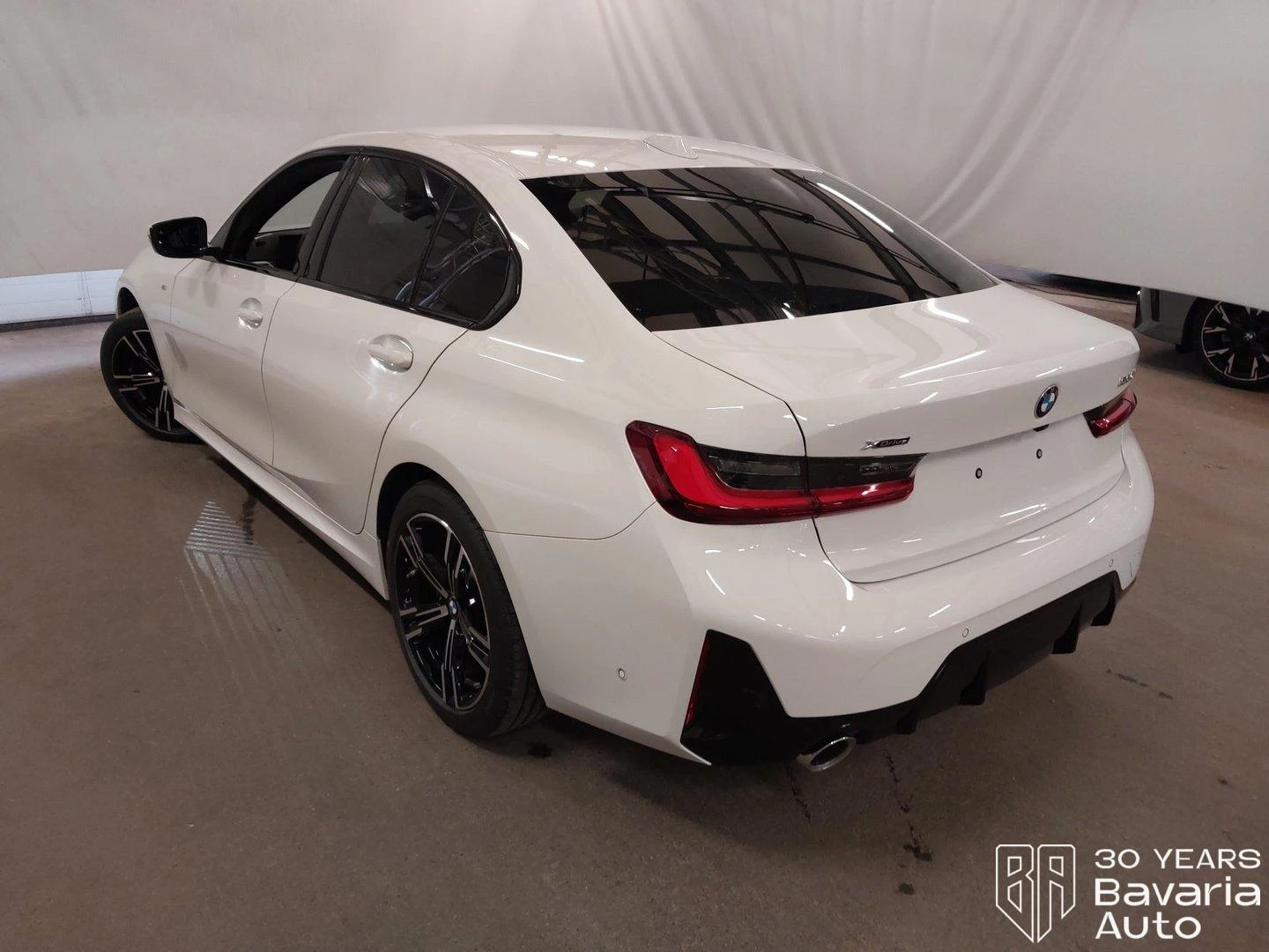 BMW 330 i xDrive Sportautomatic, снимка 2 - Автомобили и джипове - 56541475