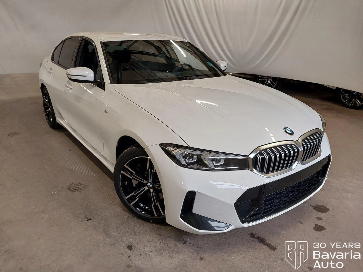 BMW 330 i xDrive Sportautomatic, снимка 4 - Автомобили и джипове - 56541475