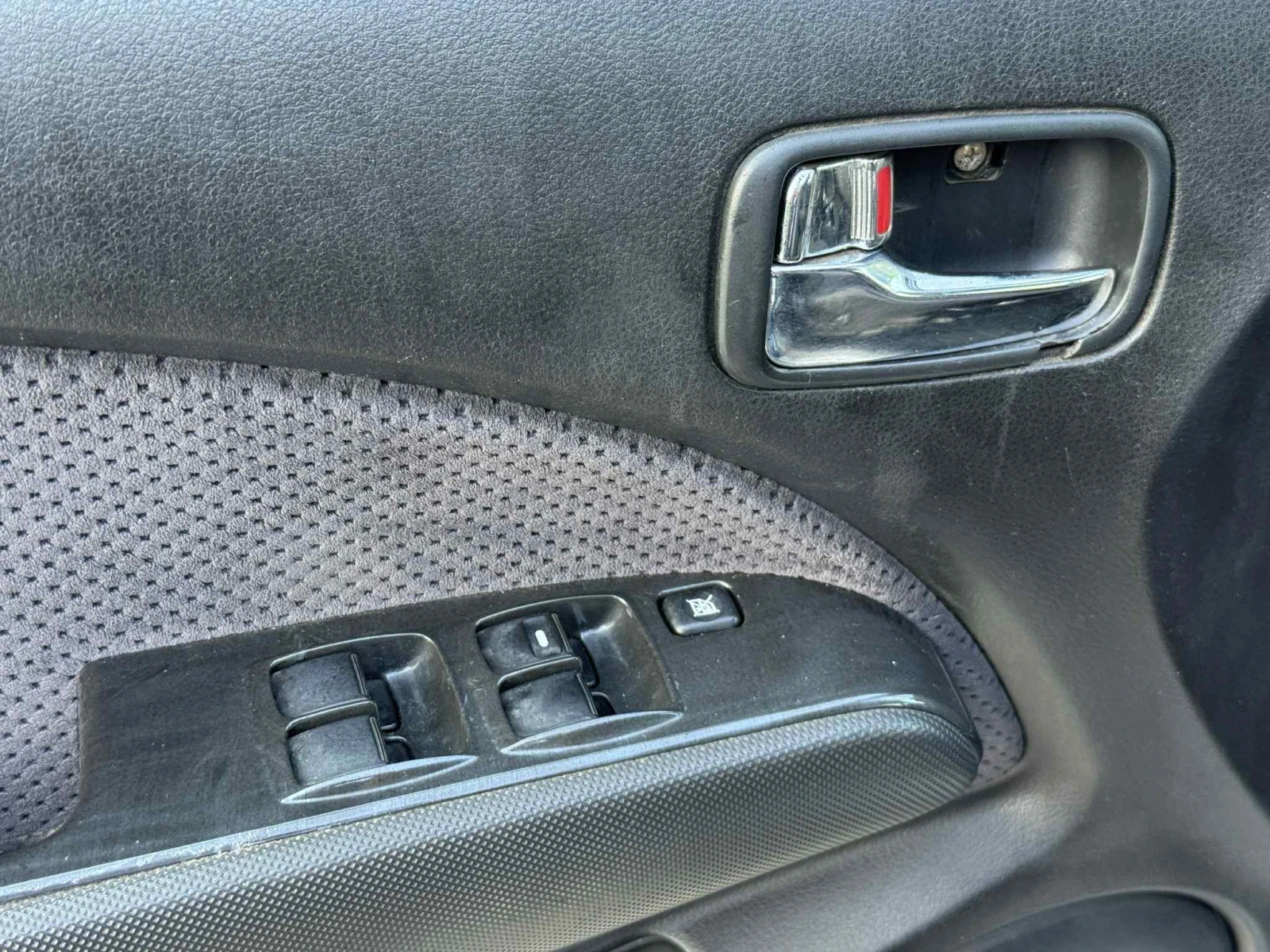 Mitsubishi Outlander 2.0 4x4 газ инжекцион - изображение 8