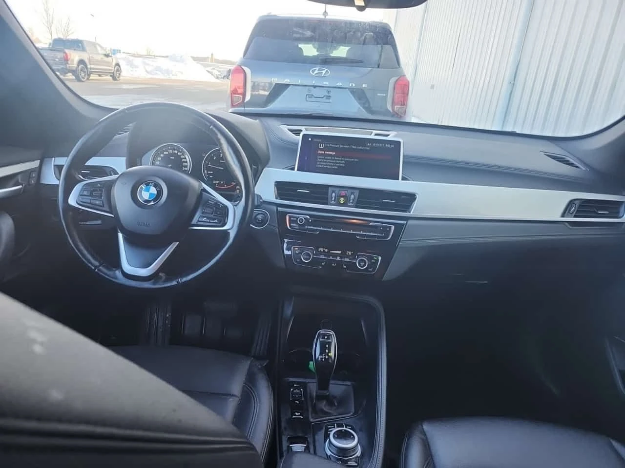 BMW X1  XDRIVE28I * KEYLESS GO* ПАМЕТ* ПОДГРЕВИ* CARFAX *, снимка 12 - Автомобили и джипове - 53746119