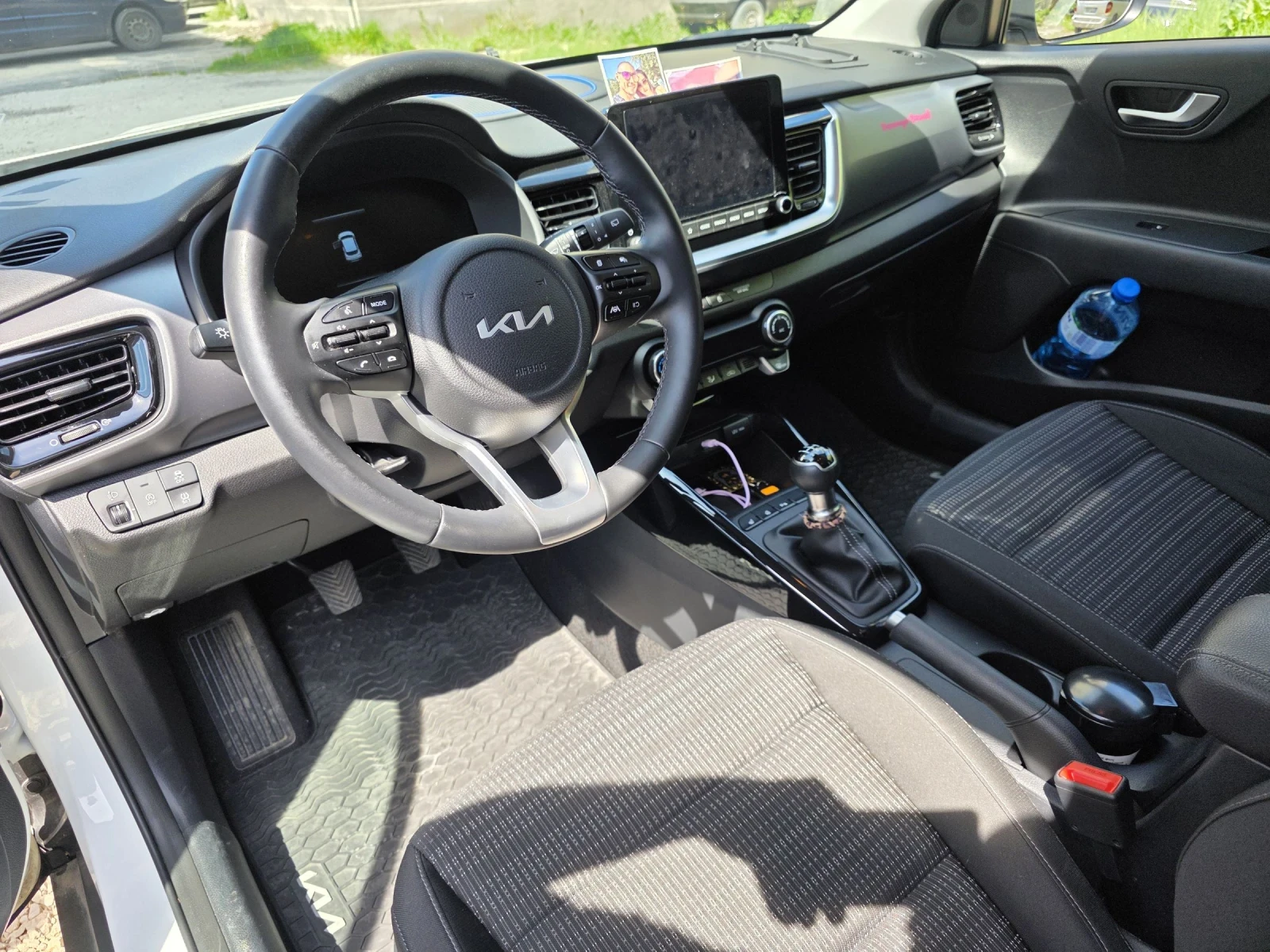 Kia Stonic 1.2 Бензин , снимка 8 - Автомобили и джипове - 54595909