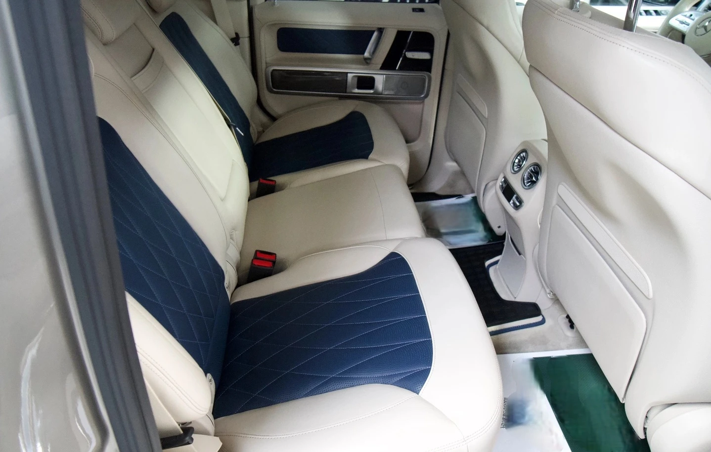 Mercedes-Benz G 400 d 4Matic Stronger Than Time Edition , снимка 7 - Автомобили и джипове - 54849931