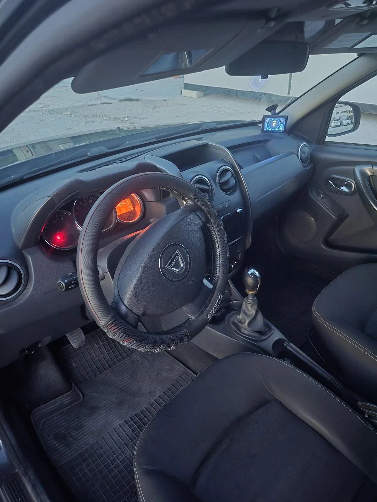 Dacia Duster, снимка 2 - Автомобили и джипове - 56400616