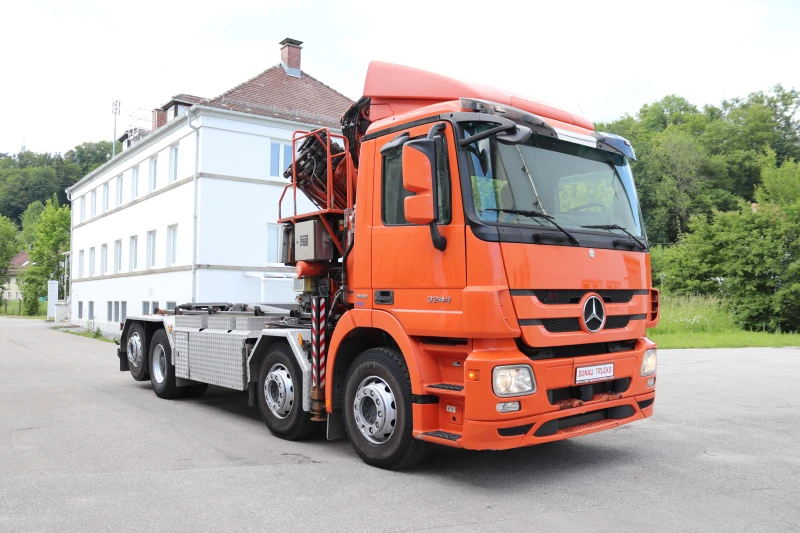 Mercedes-Benz Actros 3244 E5 и Кран 24тм с дистанционно, снимка 2 - Камиони - 45856344