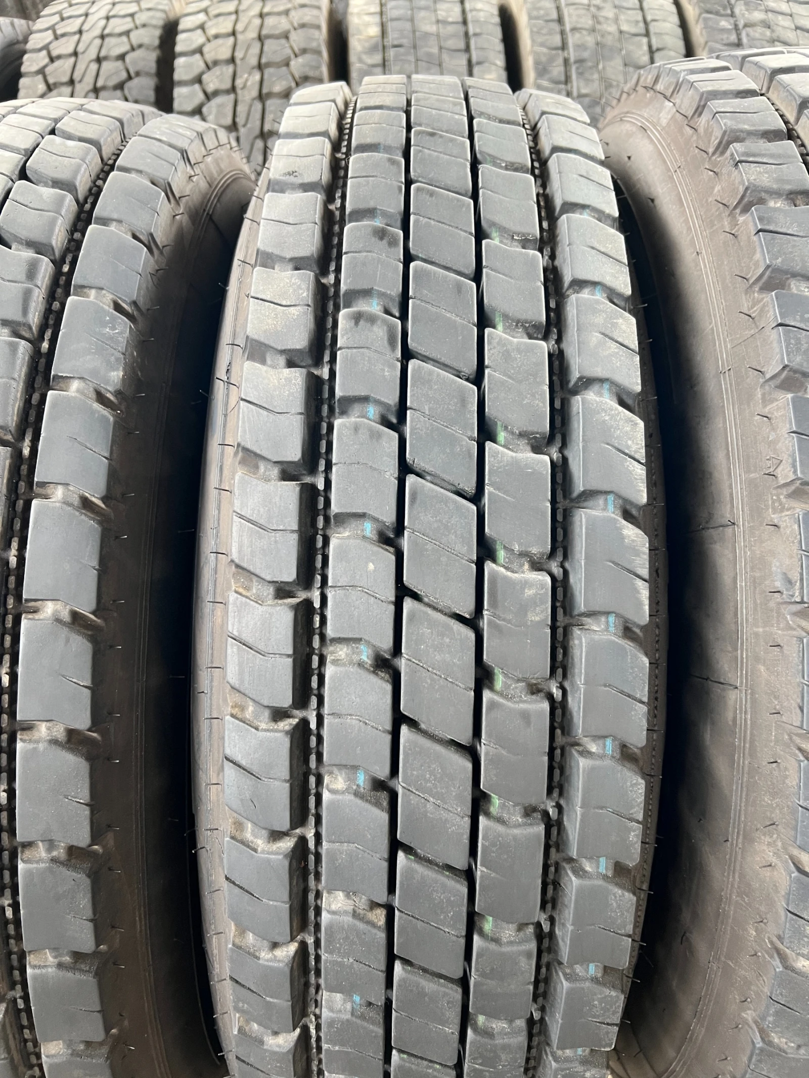 ���� 235/85R17.5 | Mobile.bg � ����������� 4