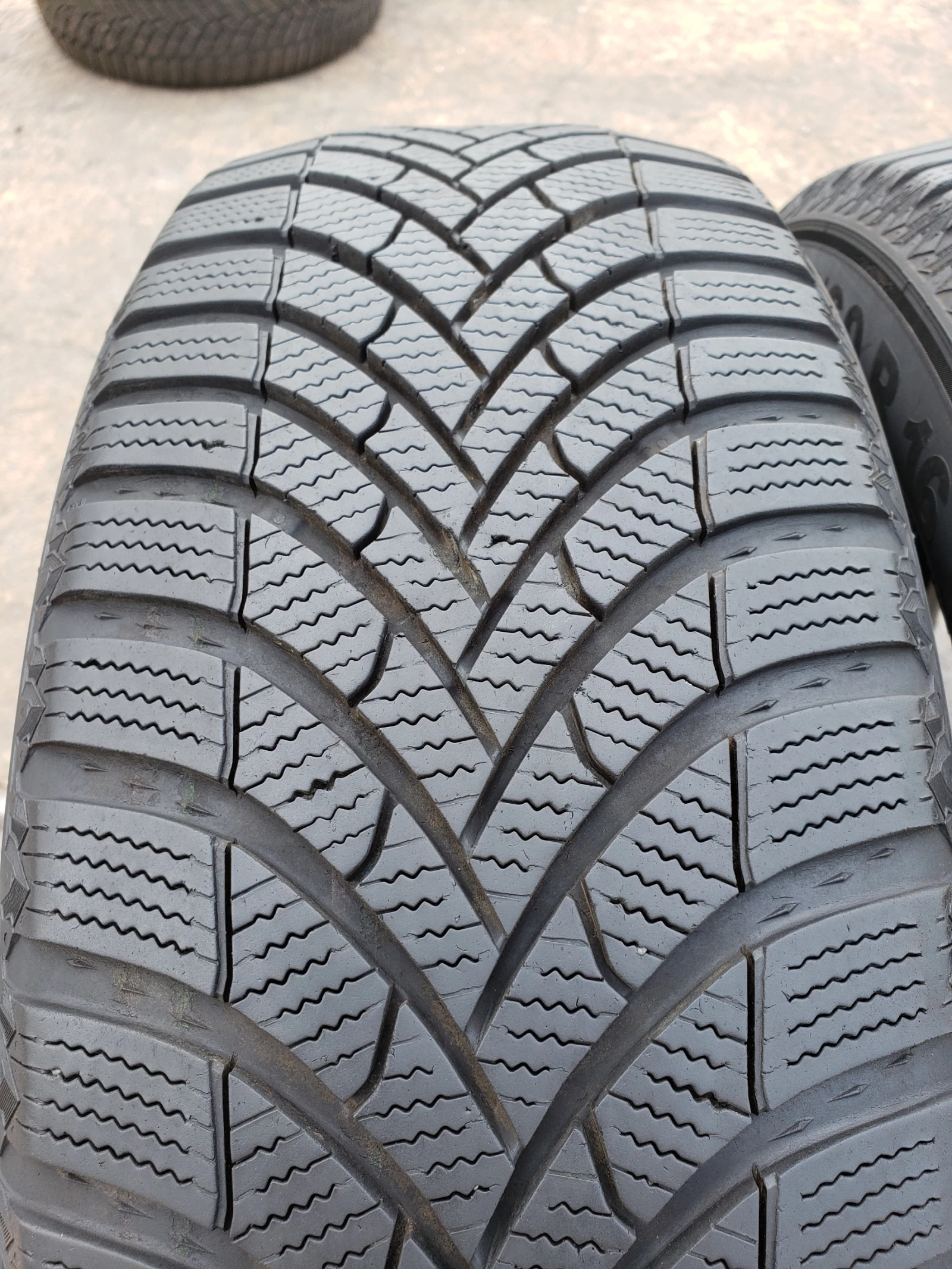Гуми Зимни 205/60R16