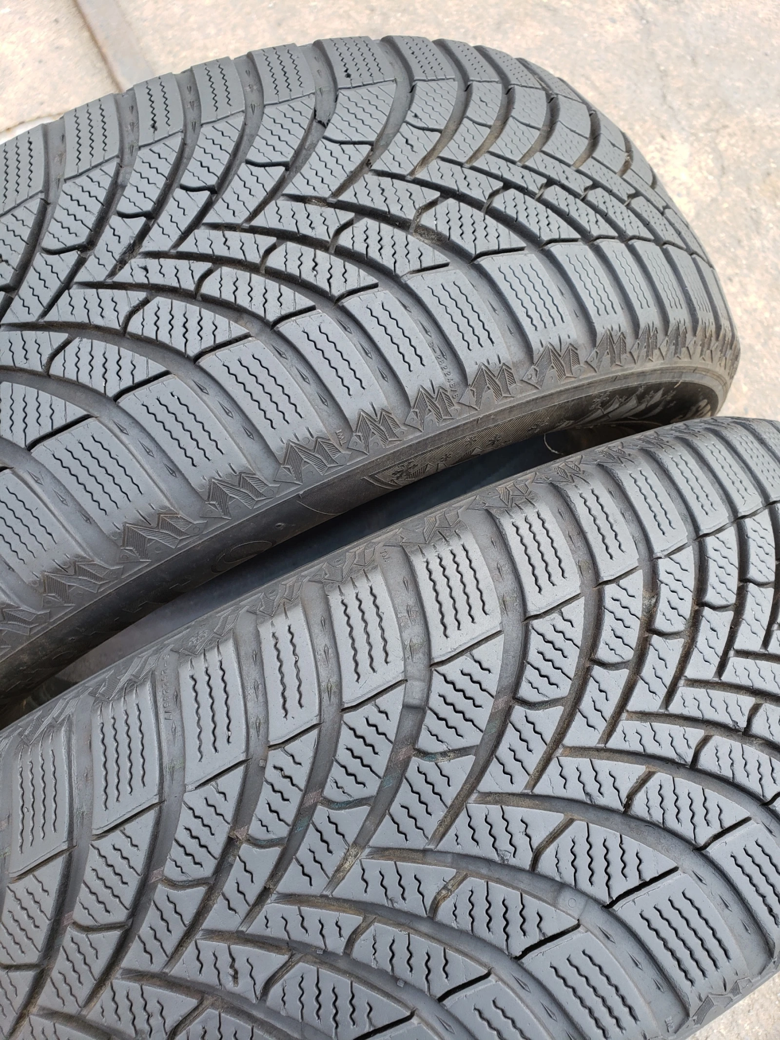Гуми Зимни 205/60R16, снимка 4 - Гуми и джанти - 56080348