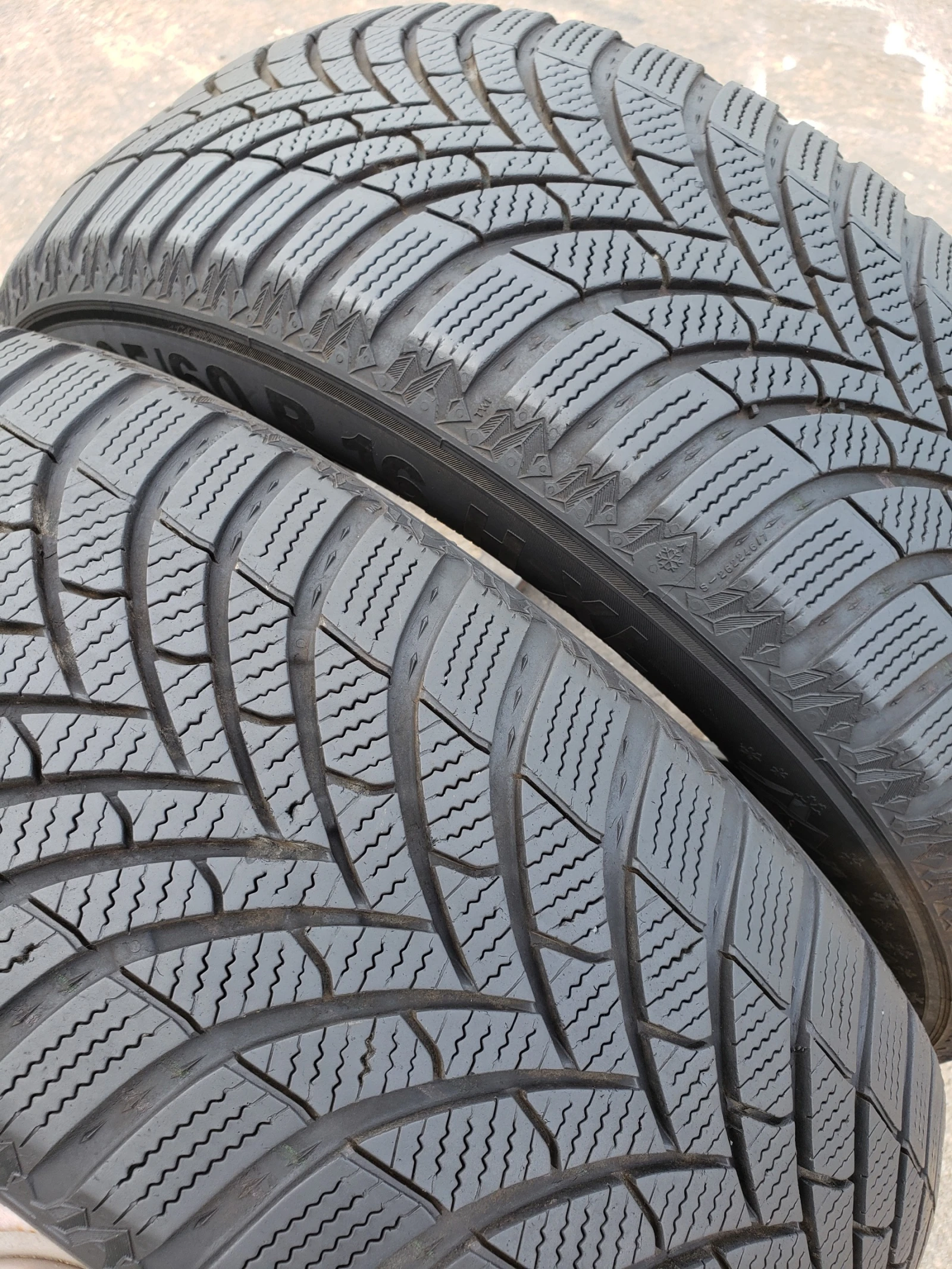 Гуми Зимни 205/60R16, снимка 3 - Гуми и джанти - 56080348