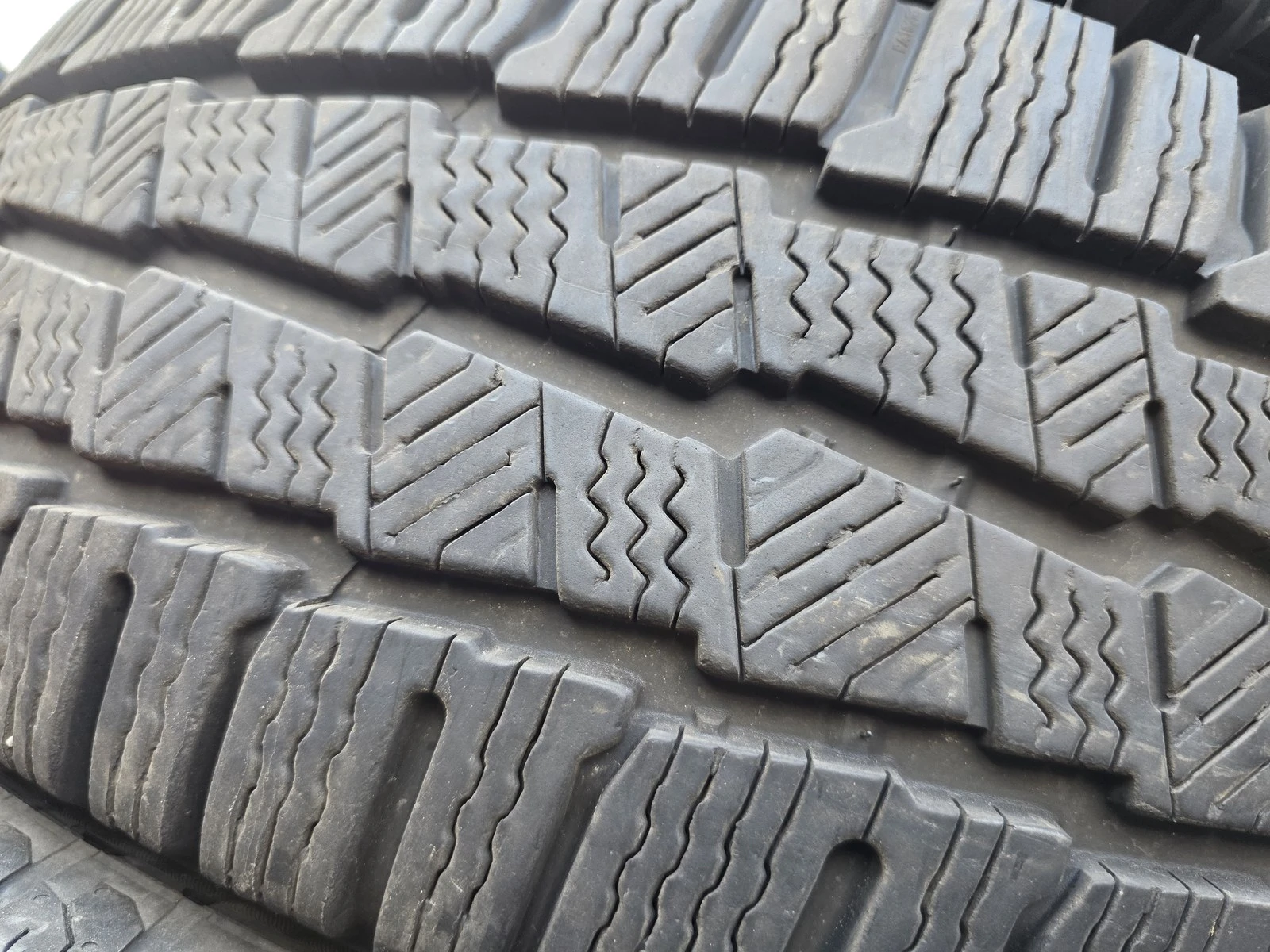 Гуми Зимни 215/65R16, снимка 3 - Гуми и джанти - 56725436