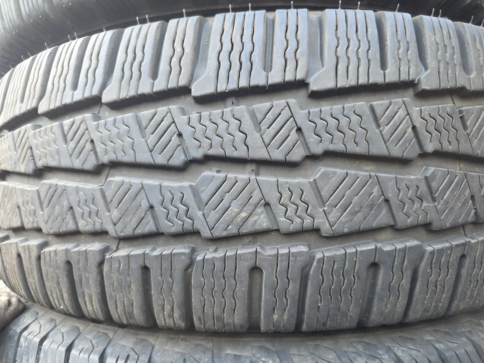 Гуми Зимни 215/65R16
