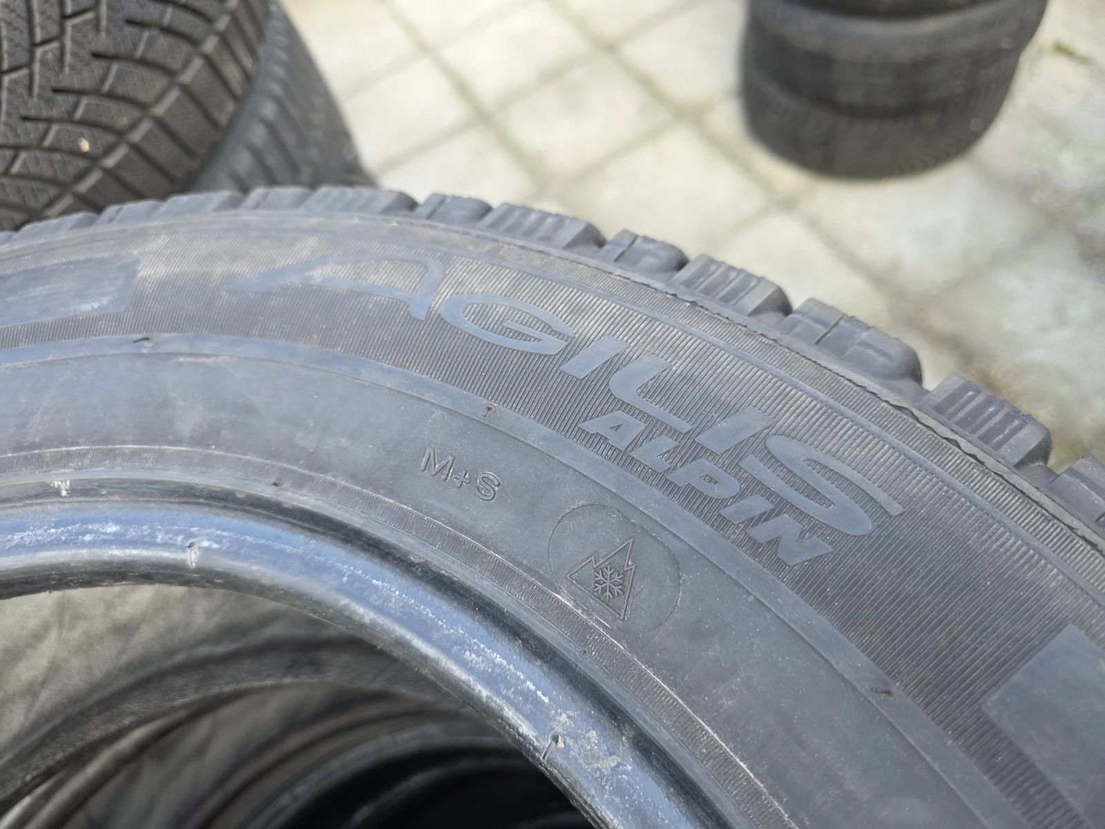 Гуми Зимни 215/65R16, снимка 7 - Гуми и джанти - 56725436