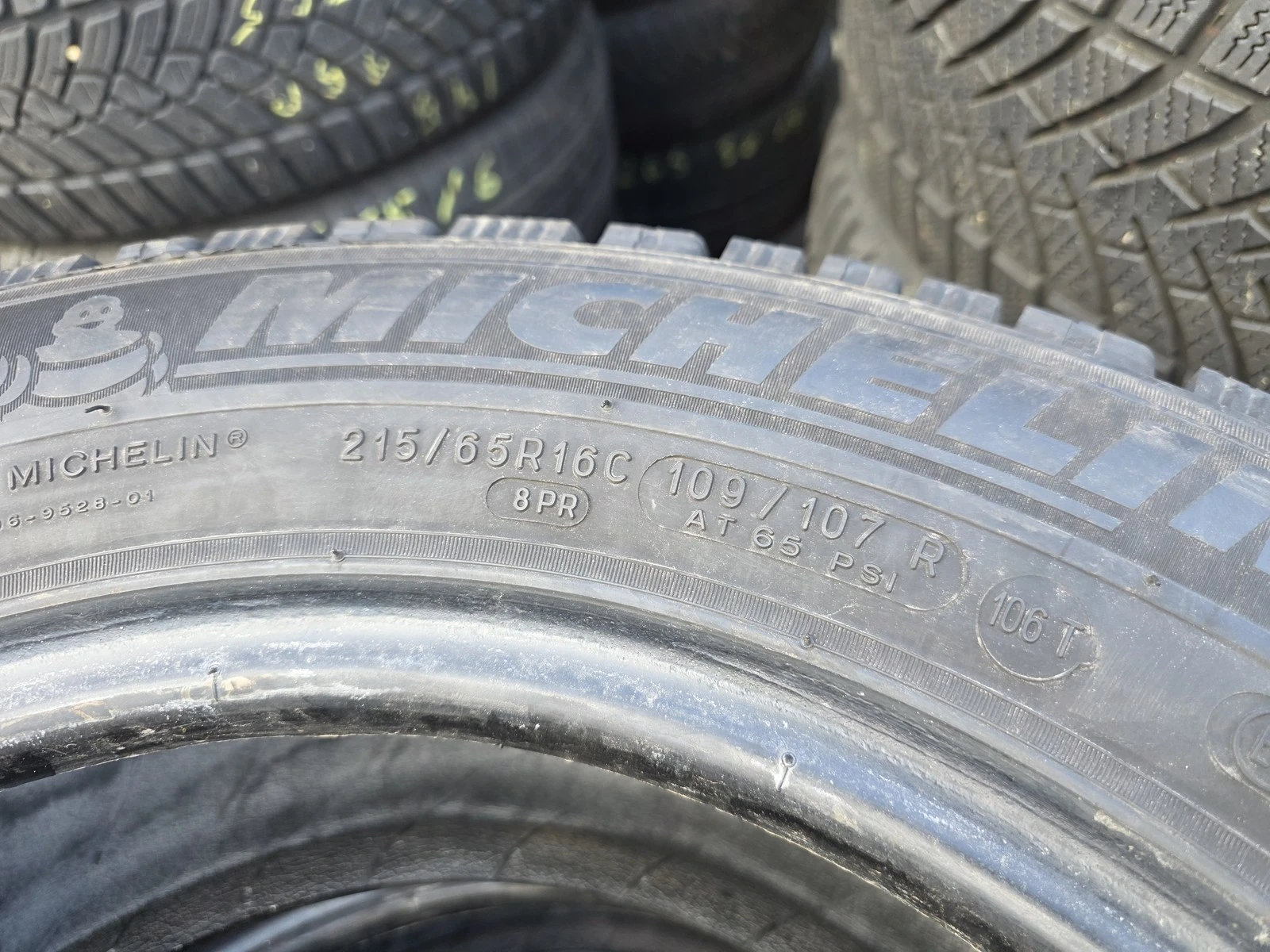 Гуми Зимни 215/65R16, снимка 6 - Гуми и джанти - 56725436