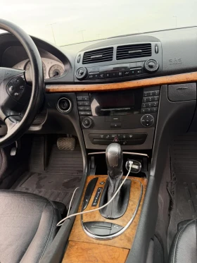 Mercedes-Benz E 220, снимка 12