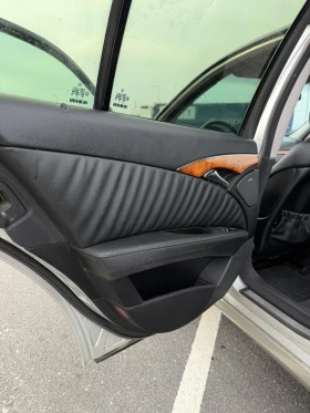 Mercedes-Benz E 220, снимка 10