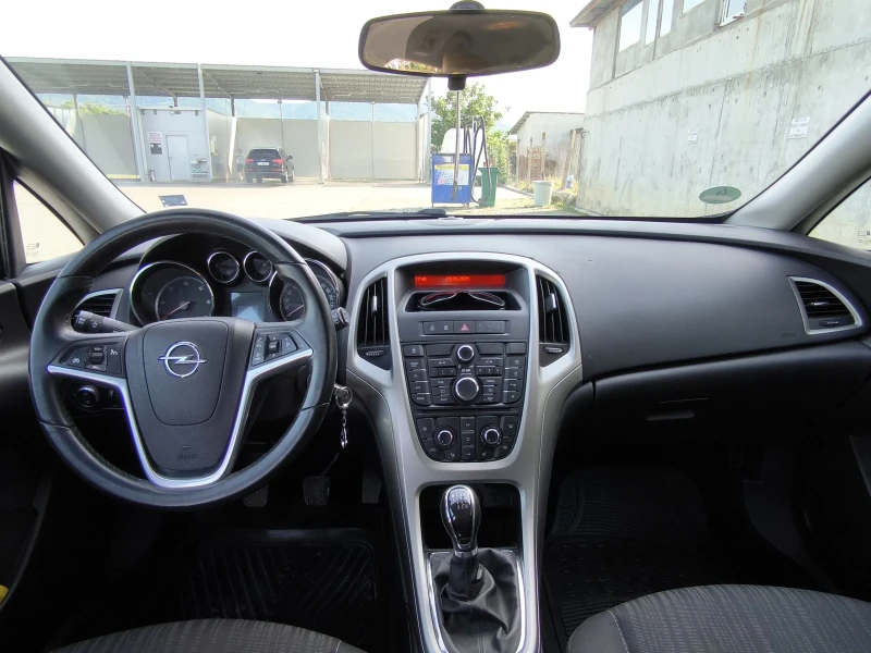 Opel Astra 1.7 CDTi, снимка 9 - Автомобили и джипове - 49138553