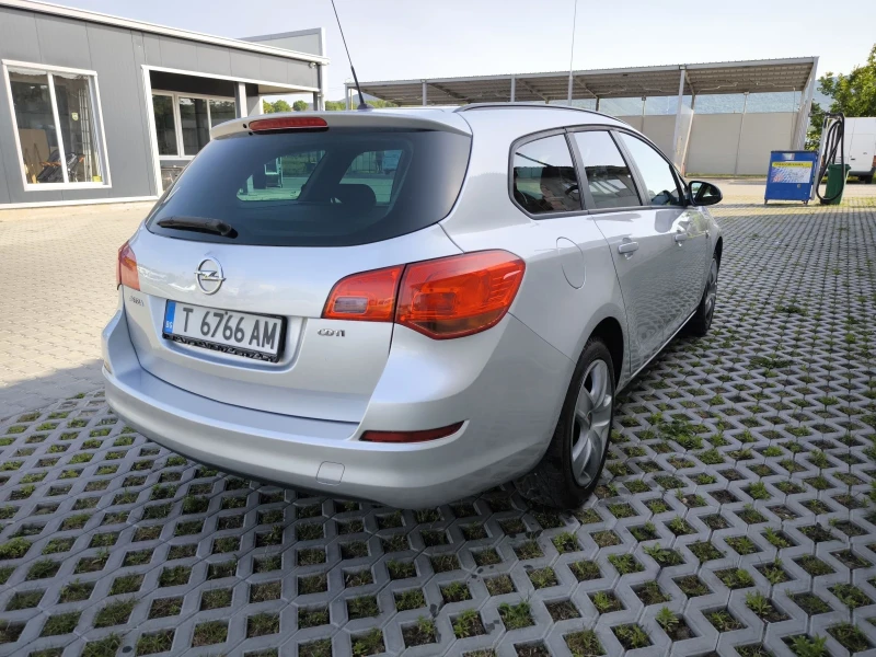 Opel Astra 1.7 CDTi, снимка 6 - Автомобили и джипове - 49138553