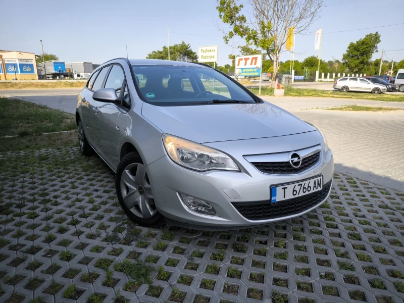 Opel Astra 1.7 CDTi, снимка 1 - Автомобили и джипове - 49138553