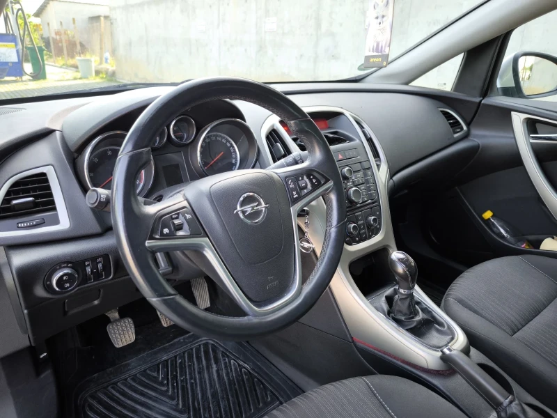 Opel Astra 1.7 CDTi, снимка 8 - Автомобили и джипове - 49138553