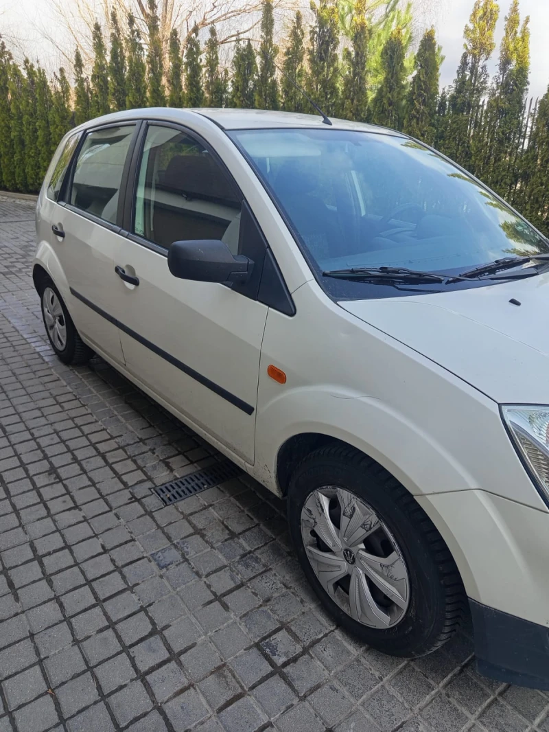 Ford Fiesta 1.3I, снимка 6 - Автомобили и джипове - 49562356