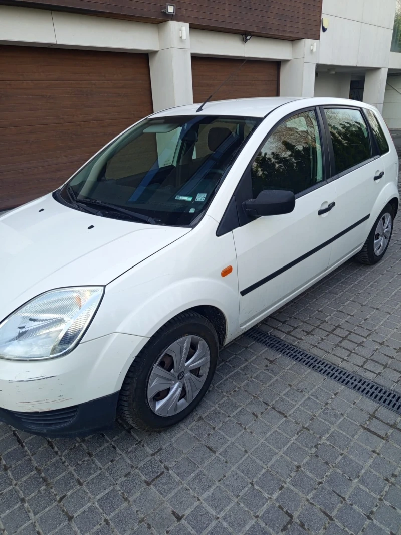 Ford Fiesta 1.3I, снимка 2 - Автомобили и джипове - 49562356