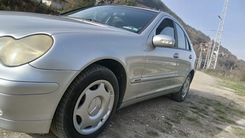 Mercedes-Benz C 220, снимка 2 - Автомобили и джипове - 52473552