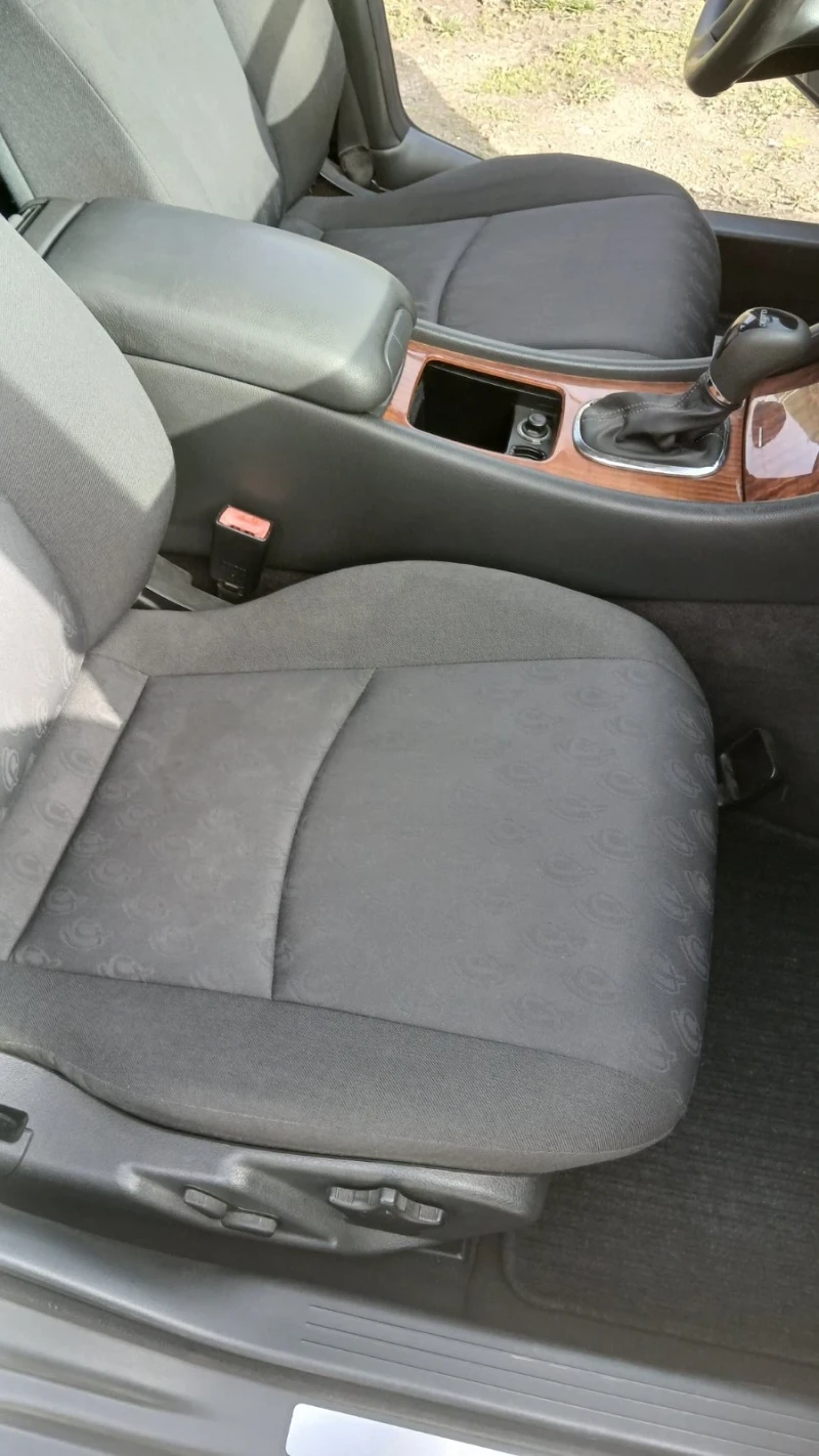 Mercedes-Benz C 220, снимка 8 - Автомобили и джипове - 52473552