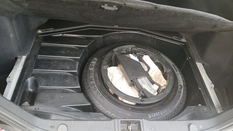 Mercedes-Benz C 220, снимка 11 - Автомобили и джипове - 52473552