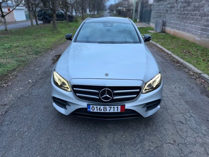 Mercedes-Benz E 220 AMG 360 MultiBeam Pano 9G , снимка 2 - Автомобили и джипове - 52664962