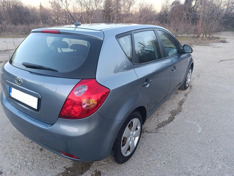 Kia Ceed 1.6i, снимка 5 - Автомобили и джипове - 52966336