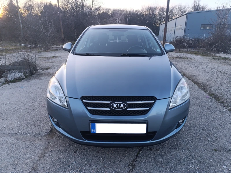 Kia Ceed 1.6i, снимка 3 - Автомобили и джипове - 52966336