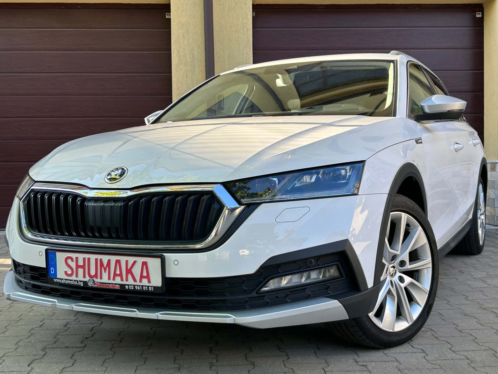 Skoda Octavia SCOUT 4X4 2.0TDI-200ps. Пълна Сервизна История! - [1] 