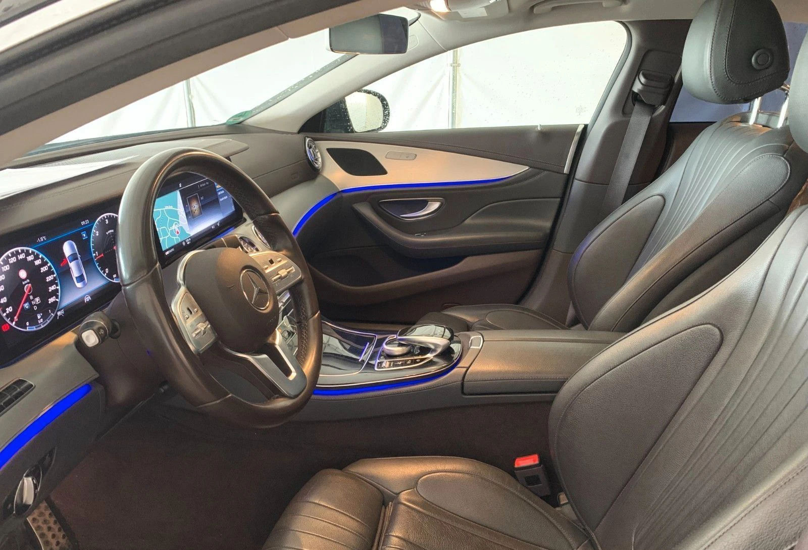 Mercedes-Benz CLS 350 4MATIC/286HP/AMG/MULTIBEAM/PANO/360/NAVI/AMBI/445v - изображение 5