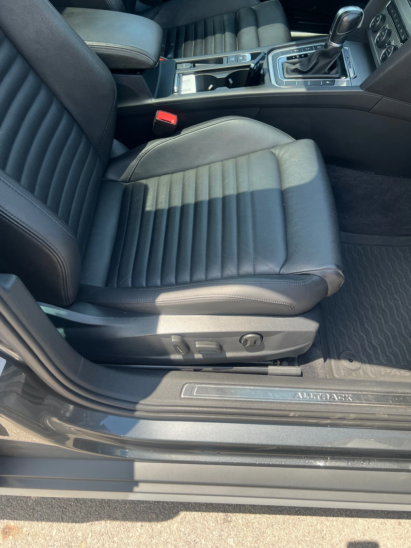 VW Passat Alltrack / 360 / ParkPilot / Massage / - изображение 9